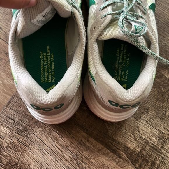 Nike ACG Lowcate Light Iron Ore · Malachite · Summit White · Volt Sneakers Swoos - Picture 8 of 11